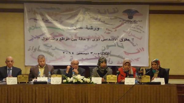 جورج أسحق يتجاهل تساؤل إحدى ذوي الإعاقة