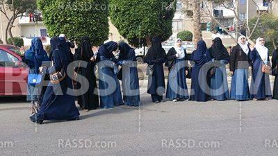 وقفة لطالبات بالشيخ زايد تضامنا مع طلاب جامعة الأزهر