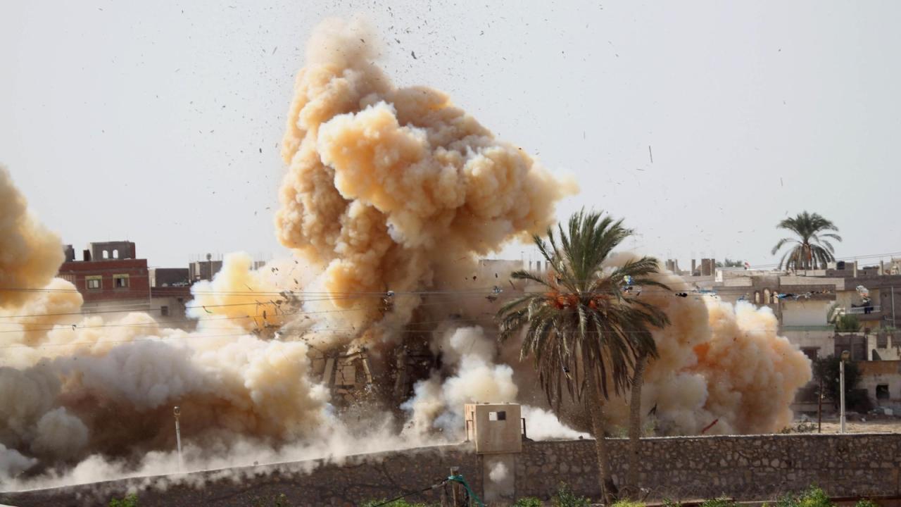 مصرع نقيب شرطة ومجند في تفجير بالعريش