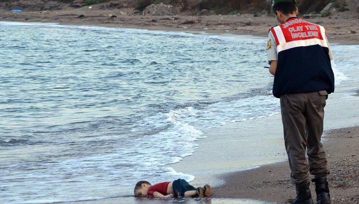 10 صور أدمت قلوب العالم في عام 2015