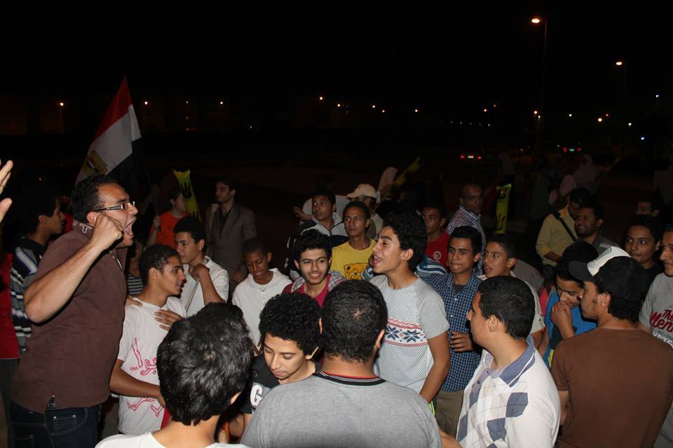 مسيرة ليلية بالشيخ زايد تنديدا بالانقلاب العسكري